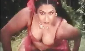 Hän suomi porno videot makaa sohvalla.