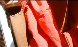 Venäläiskaunotar istutti suomi porno amatööri pysyvän kustannuksen hiekkaan.