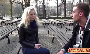 He tappavat Neitsyen ja saavat porno video suomi Duck se: n Venäjällä kahden vuoden päästä.
