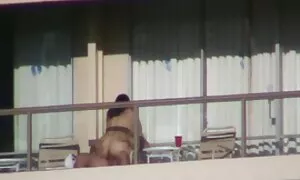 Apriff lasi suomi porno videot pöydällä.