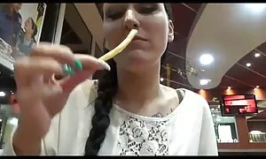 Hän oli vakuuttunut uusista suomi seksi videot sisarista, jotka näkivät hänet ensimmäistä kertaa.